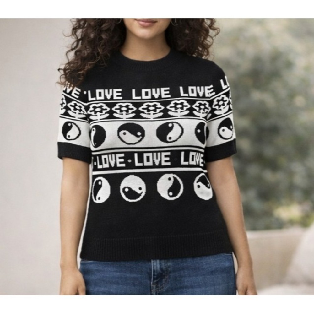 NWT Black White LOVE Yin Yang Sweater Top Girls XS Junior Short Sleeves Pattern
